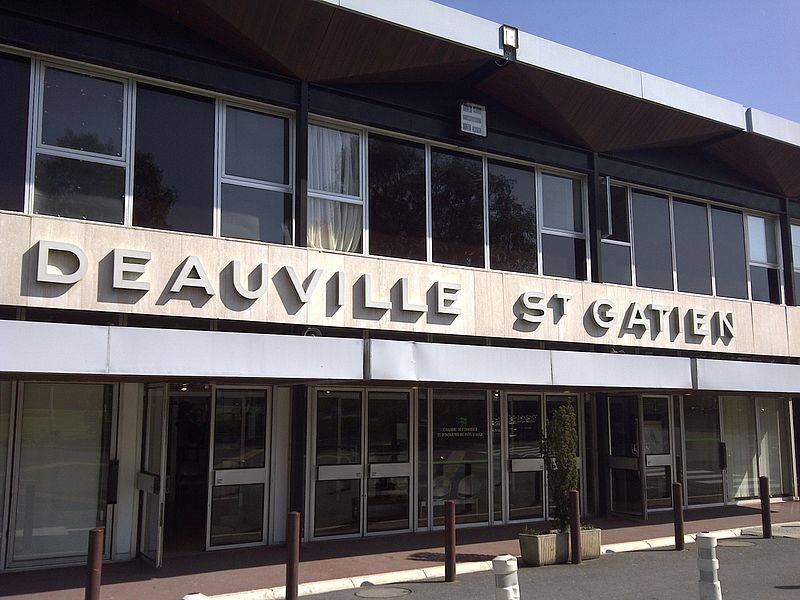 Réserver un taxi pour un départ d'Etretat vers l'aéroport de Deauville Saint Gatien